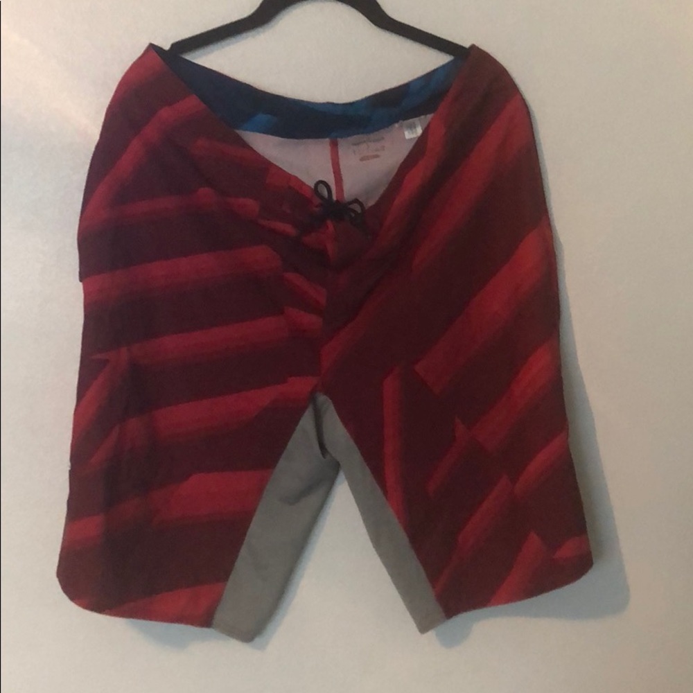 RED REEBOK CROSSFIT SHORTS SIZE LARGE